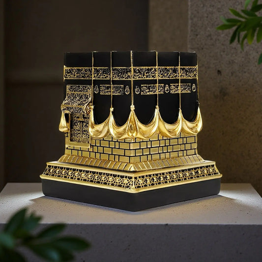 Statua in Resina della Kaaba di Mecca, Miniatura Nera e Oro della Sacra Kaaba, Ornamento da Tavolo, Regalo per Ramadan ed Eid, Decorazione Musulmana per la Casa